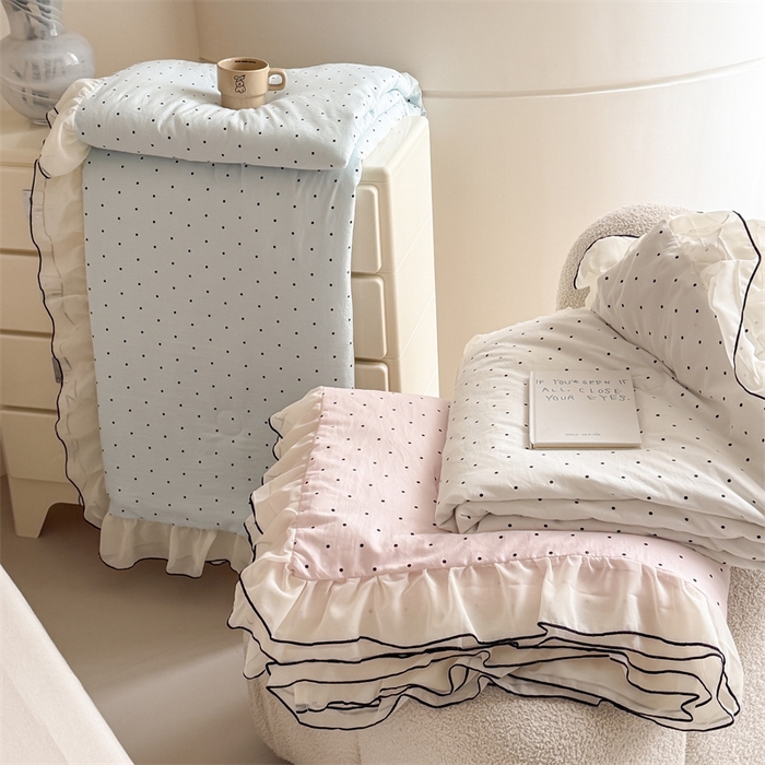 91家纺网 家纺一手货源 找家纺 吾欢心 2026夏季新款甜梦系列PE凉感提花凉席430克高克重蕾丝床裙款冰丝软席三件套 组合图仅供参考不可下单