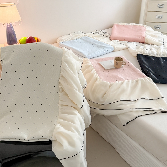 91家纺网 家纺一手货源 找家纺 吾欢心 2026夏季新款甜梦系列PE凉感提花凉席430克高克重蕾丝床裙款冰丝软席三件套 组合图仅供参考不可下单