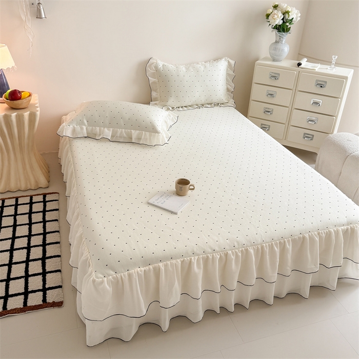 91家纺网 家纺一手货源 找家纺 吾欢心 2026夏季新款甜梦系列PE凉感提花凉席430克高克重蕾丝床裙款冰丝软席三件套 甜梦白