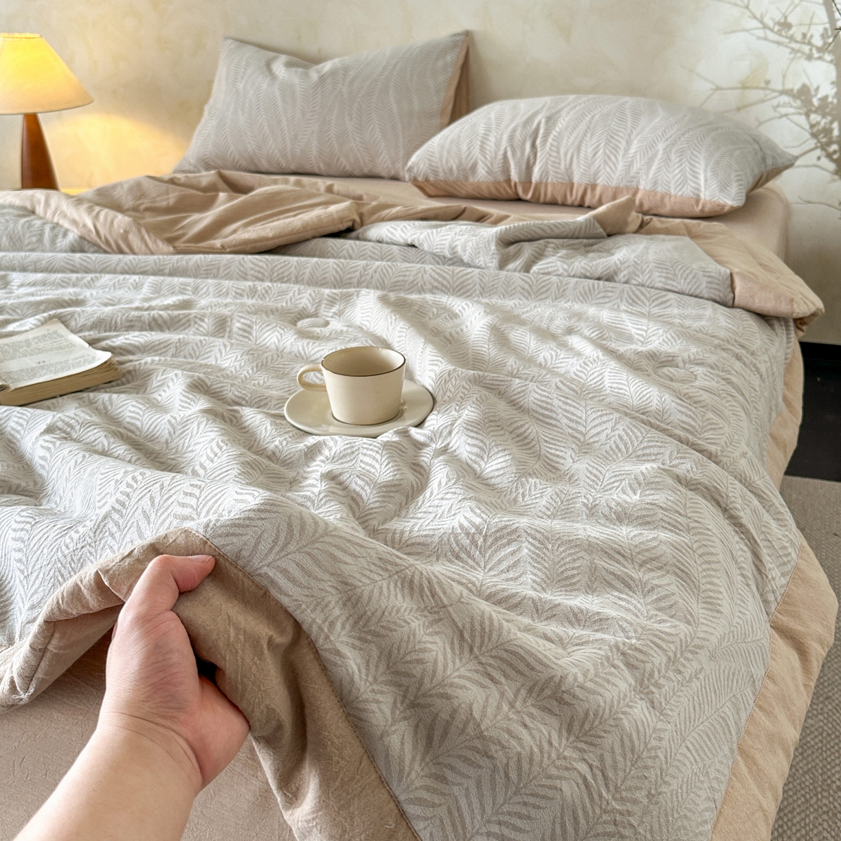 91家纺网 家纺一手货源 找家纺 如一 2026新款A类色织提花全棉双层纱水洗棉夏被夏凉被空调被四件套 叶笙咖
