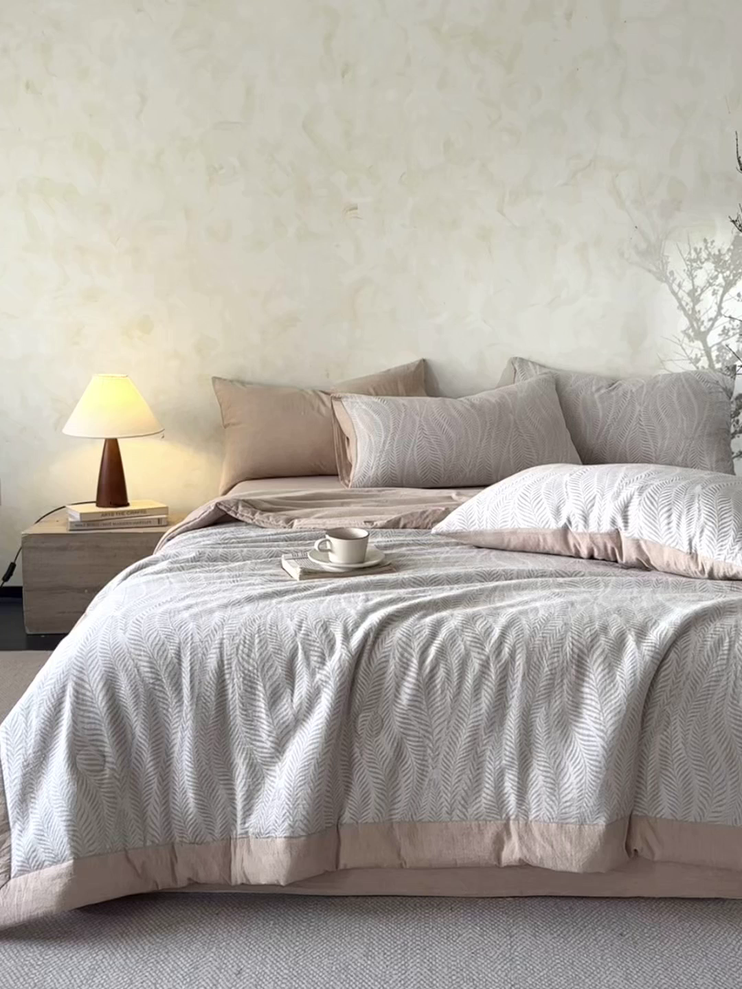 91家纺网 家纺一手货源 找家纺 如一 2026新款A类色织提花全棉双层纱水洗棉夏被夏凉被空调被四件套 叶笙咖