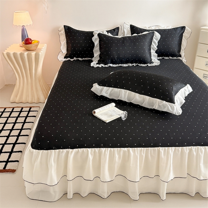 91家纺网 家纺一手货源 找家纺 吾欢心 2026夏季新款甜梦系列PE凉感提花凉席430克高克重蕾丝床裙款冰丝软席三件套 甜梦黑