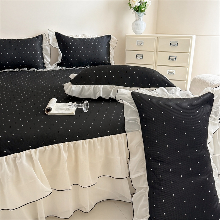 91家纺网 家纺一手货源 找家纺 吾欢心 2026夏季新款甜梦系列PE凉感提花凉席430克高克重蕾丝床裙款冰丝软席三件套 甜梦黑