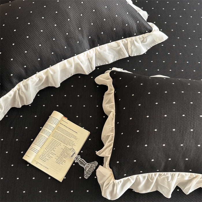 91家纺网 家纺一手货源 找家纺 吾欢心 2026夏季新款甜梦系列PE凉感提花凉席430克高克重蕾丝床裙款冰丝软席三件套 甜梦黑