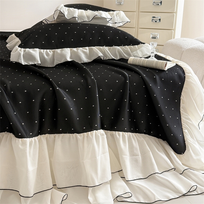 91家纺网 家纺一手货源 找家纺 吾欢心 2026夏季新款甜梦系列PE凉感提花凉席430克高克重蕾丝床裙款冰丝软席三件套 甜梦黑