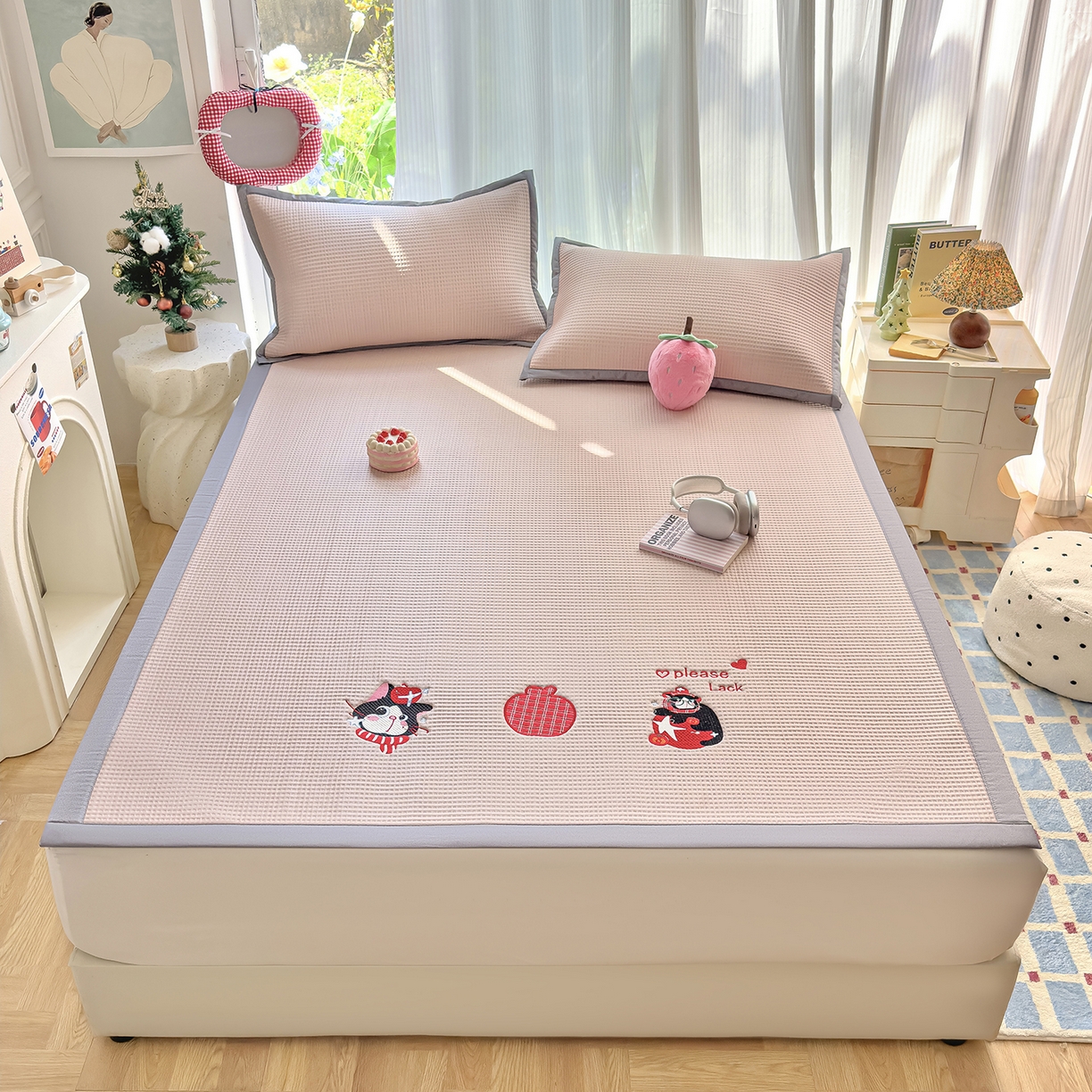 91家纺网 家纺一手货源 找家纺 （总）圣比熊 2026春夏新款卡通印加绣花凉豆豆绣花凉席席子