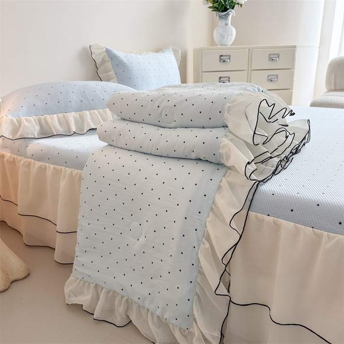 91家纺网 家纺一手货源 找家纺 吾欢心 2026夏季新款甜梦系列PE凉感提花凉席430克高克重蕾丝床裙款冰丝软席三件套 甜梦蓝