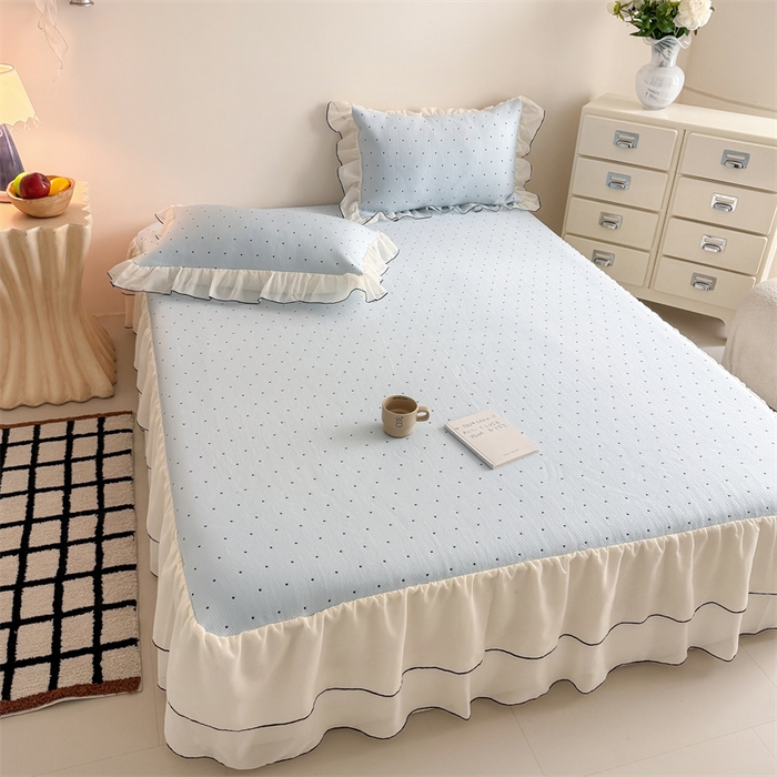 91家纺网 家纺一手货源 找家纺 吾欢心 2026夏季新款甜梦系列PE凉感提花凉席430克高克重蕾丝床裙款冰丝软席三件套 甜梦蓝