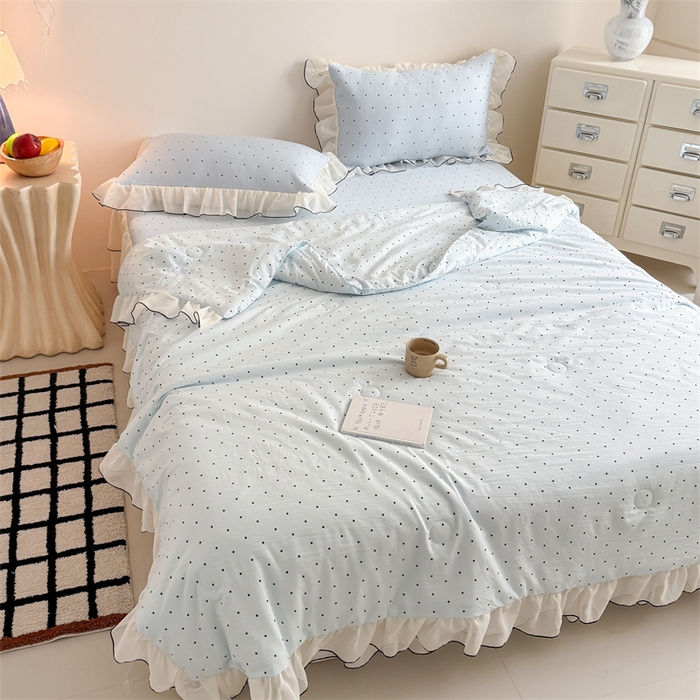 91家纺网 家纺一手货源 找家纺 吾欢心 2026夏季新款甜梦系列PE凉感提花凉席430克高克重蕾丝床裙款冰丝软席三件套 甜梦蓝