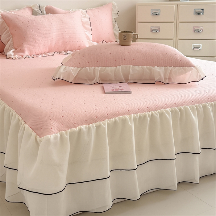 91家纺网 家纺一手货源 找家纺 吾欢心 2026夏季新款甜梦系列PE凉感提花凉席430克高克重蕾丝床裙款冰丝软席三件套 甜梦蜜糖粉