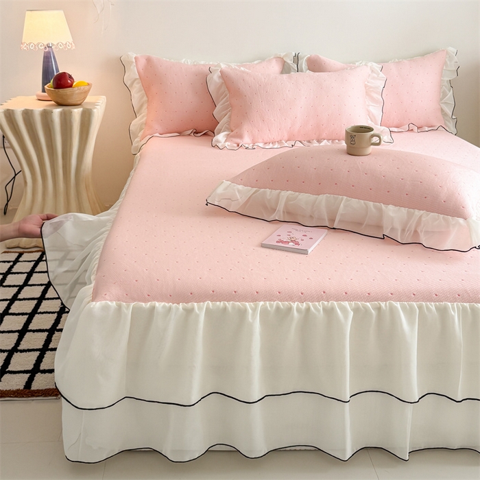 91家纺网 家纺一手货源 找家纺 吾欢心 2026夏季新款甜梦系列PE凉感提花凉席430克高克重蕾丝床裙款冰丝软席三件套 甜梦蜜糖粉