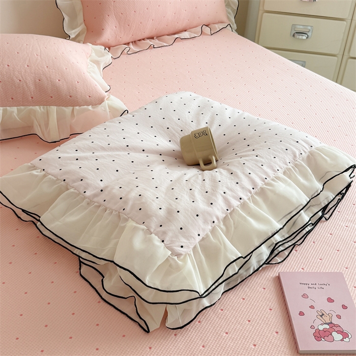 91家纺网 家纺一手货源 找家纺 吾欢心 2026夏季新款甜梦系列PE凉感提花凉席430克高克重蕾丝床裙款冰丝软席三件套 甜梦蜜糖粉