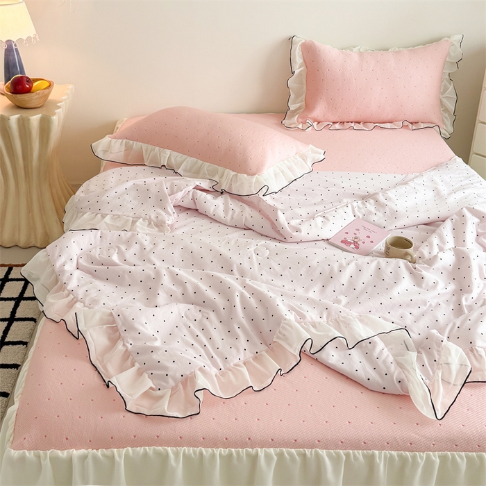 91家纺网 家纺一手货源 找家纺 吾欢心 2026夏季新款甜梦系列PE凉感提花凉席430克高克重蕾丝床裙款冰丝软席三件套 甜梦蜜糖粉