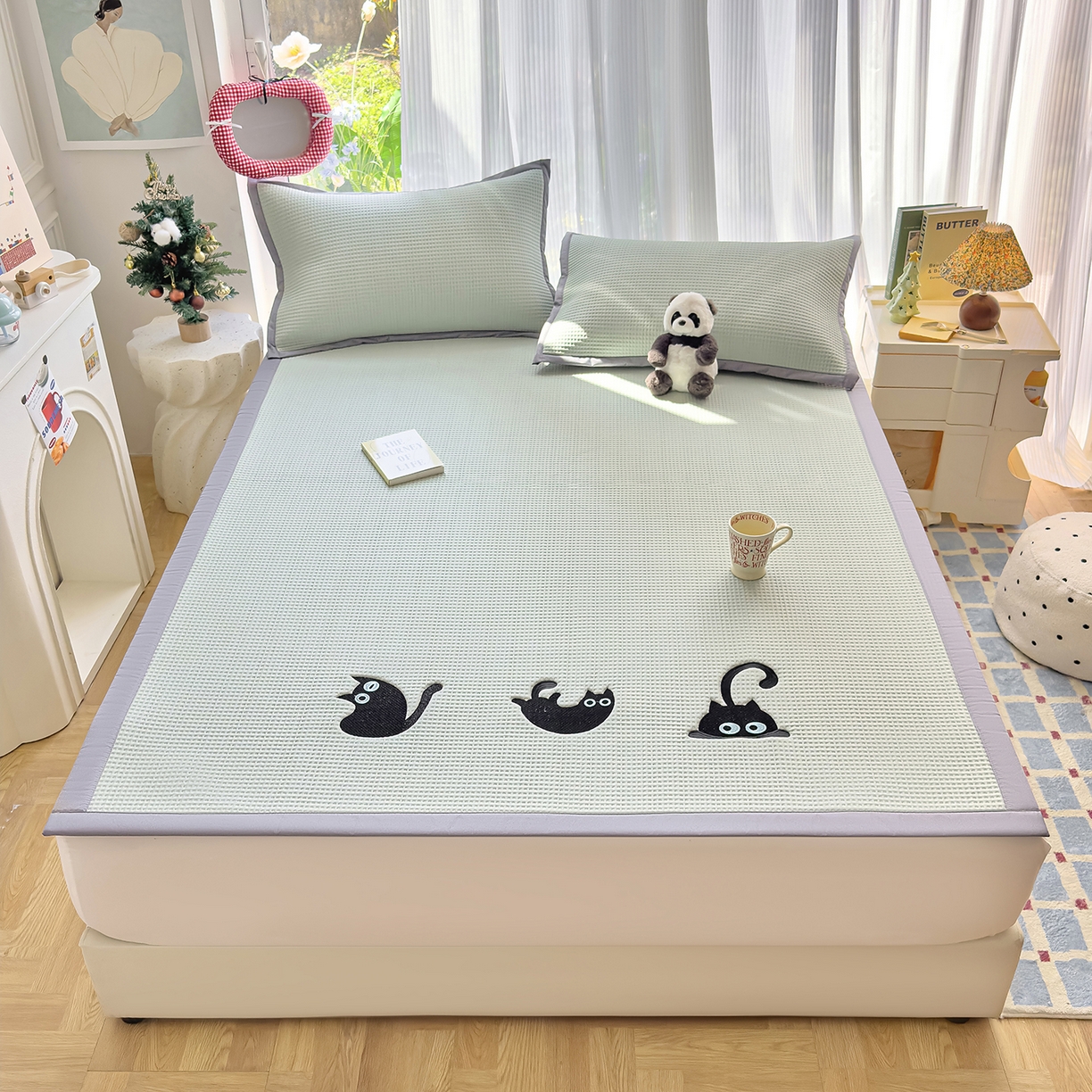 91家纺网 家纺一手货源 找家纺 圣比熊 2026春夏新款卡通印加绣花凉豆豆绣花凉席席子 黑喵小队