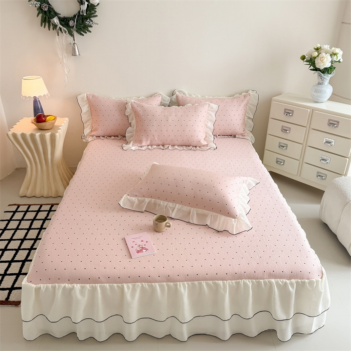 91家纺网 家纺一手货源 找家纺 吾欢心 2026夏季新款甜梦系列PE凉感提花凉席430克高克重蕾丝床裙款冰丝软席三件套 甜梦奶芙粉