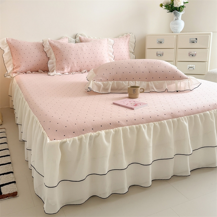 91家纺网 家纺一手货源 找家纺 吾欢心 2026夏季新款甜梦系列PE凉感提花凉席430克高克重蕾丝床裙款冰丝软席三件套 甜梦奶芙粉