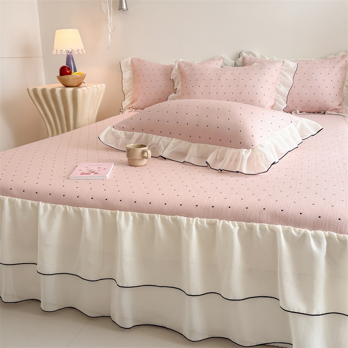 91家纺网 家纺一手货源 找家纺 吾欢心 2026夏季新款甜梦系列PE凉感提花凉席430克高克重蕾丝床裙款冰丝软席三件套 甜梦奶芙粉