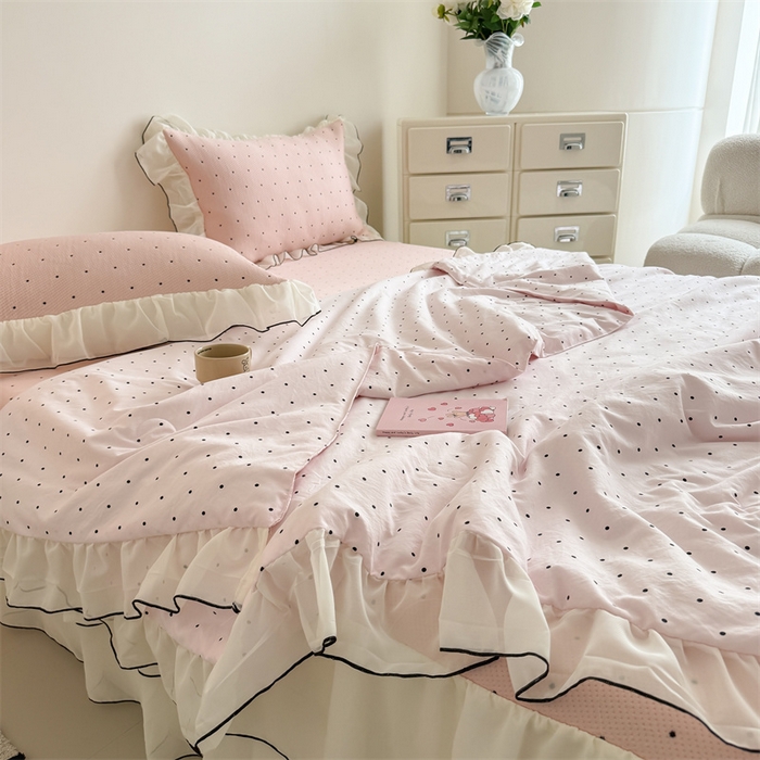 91家纺网 家纺一手货源 找家纺 吾欢心 2026夏季新款甜梦系列PE凉感提花凉席430克高克重蕾丝床裙款冰丝软席三件套 甜梦奶芙粉