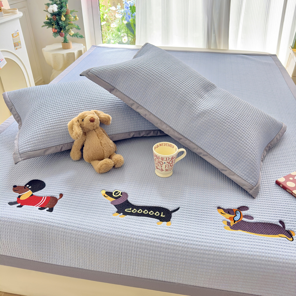 91家纺网 家纺一手货源 找家纺 圣比熊 2026春夏新款卡通印加绣花凉豆豆绣花凉席席子 酷狗派对