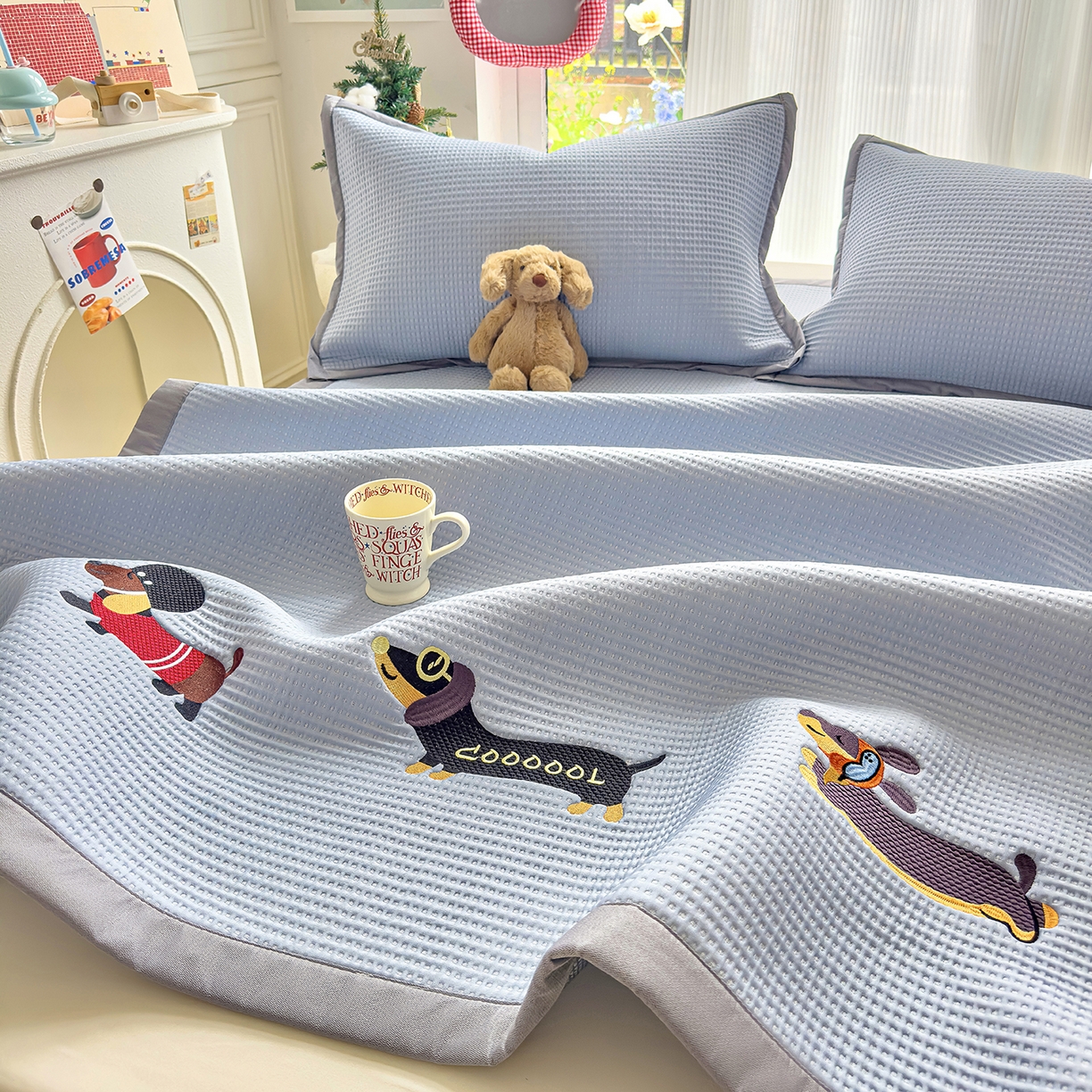 91家纺网 家纺一手货源 找家纺 圣比熊 2026春夏新款卡通印加绣花凉豆豆绣花凉席席子 酷狗派对