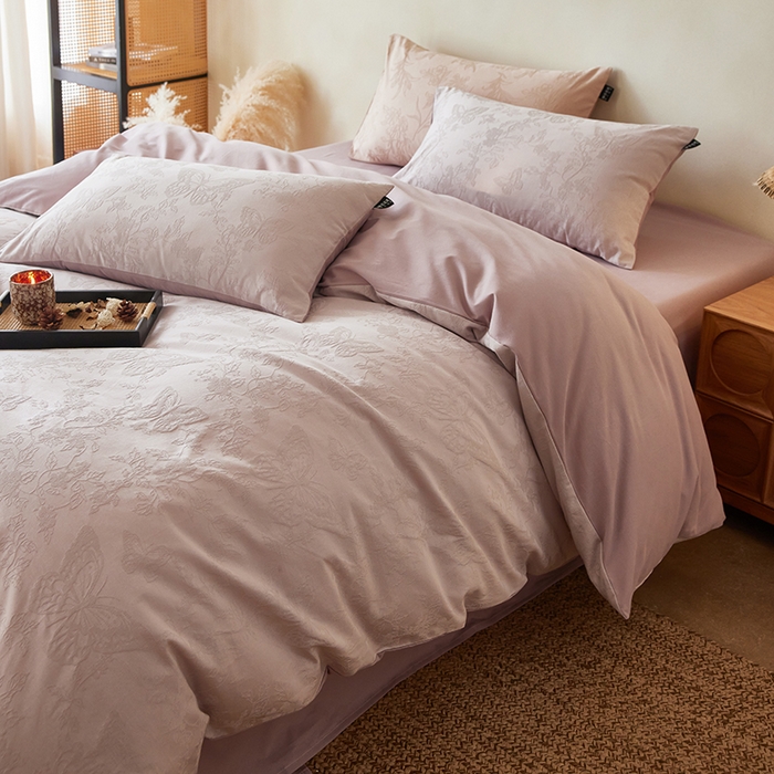 91家纺网 家纺一手货源 找家纺 风向标家纺 2026新款全棉纯棉提花四件套-翩然梦蝶系列 栩然-紫柔