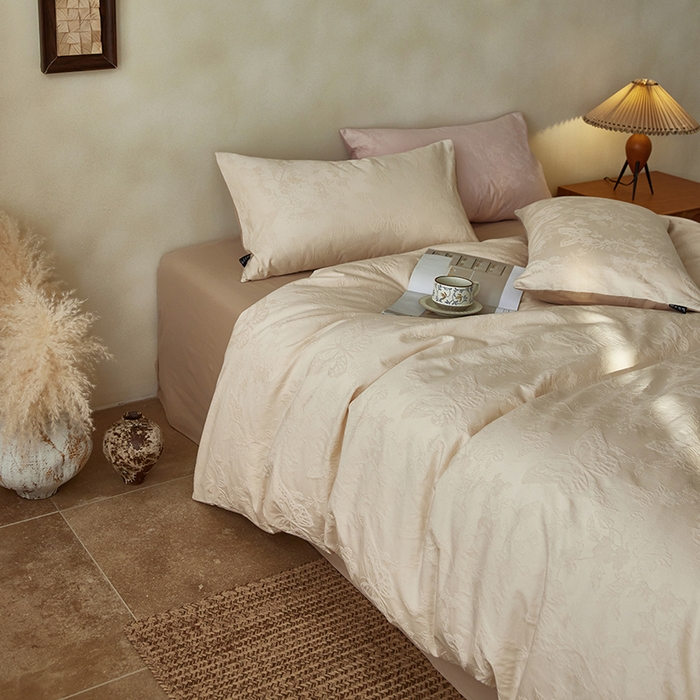 91家纺网 家纺一手货源 找家纺 风向标家纺 2026新款全棉纯棉提花四件套-翩然梦蝶系列 栩然-米咖