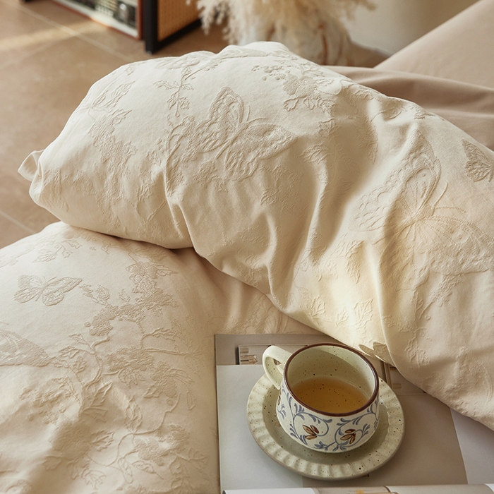 91家纺网 家纺一手货源 找家纺 风向标家纺 2026新款全棉纯棉提花四件套-翩然梦蝶系列 栩然-米咖