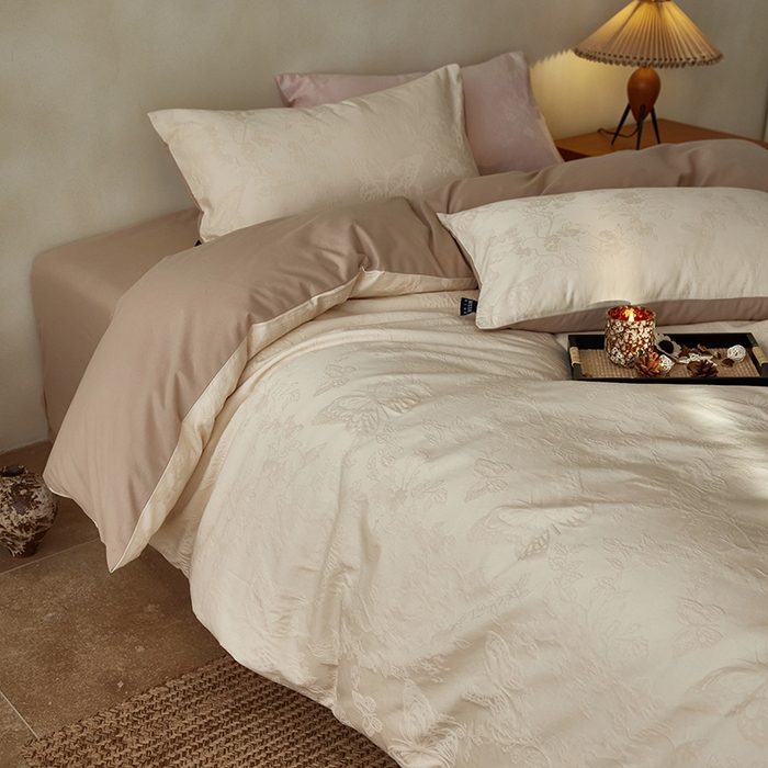 91家纺网 家纺一手货源 找家纺 风向标家纺 2026新款全棉纯棉提花四件套-翩然梦蝶系列 栩然-米咖