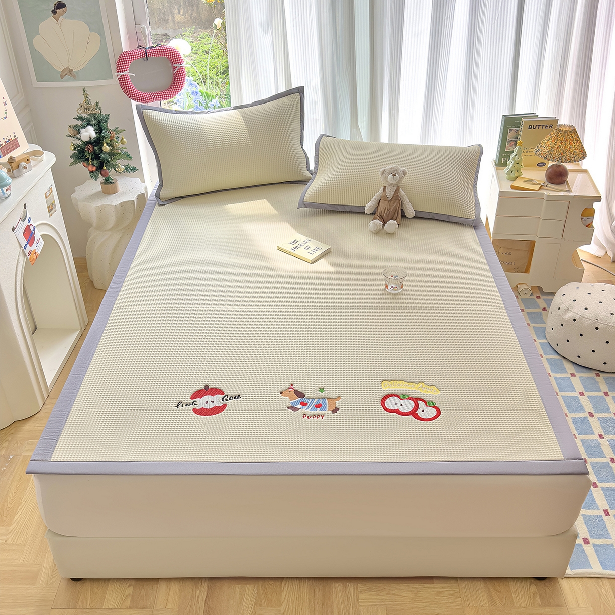 91家纺网 家纺一手货源 找家纺 圣比熊 2026春夏新款卡通印加绣花凉豆豆绣花凉席席子 萌宠果趣