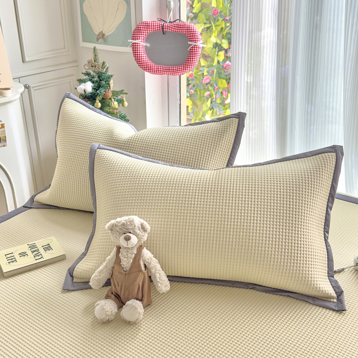 91家纺网 家纺一手货源 找家纺 圣比熊 2026春夏新款卡通印加绣花凉豆豆绣花凉席席子 萌宠果趣