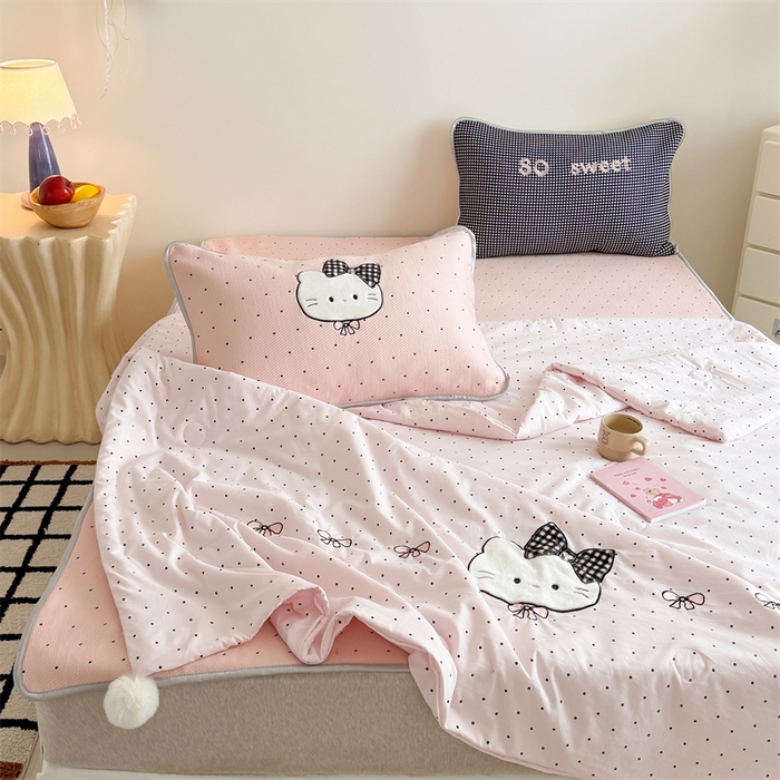 91家纺网 家纺一手货源 找家纺 吾欢心 2026夏季新款夏日猫咪系列PE凉感提花凉席430克高克重冰丝软席三件套同款单夏被空调被可机洗 PE凉席夏日猫咪粉