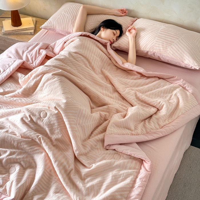 91家纺网 家纺一手货源 找家纺 如一 2026新款A类色织提花全棉双层纱水洗棉夏被夏凉被空调被四件套 序章粉