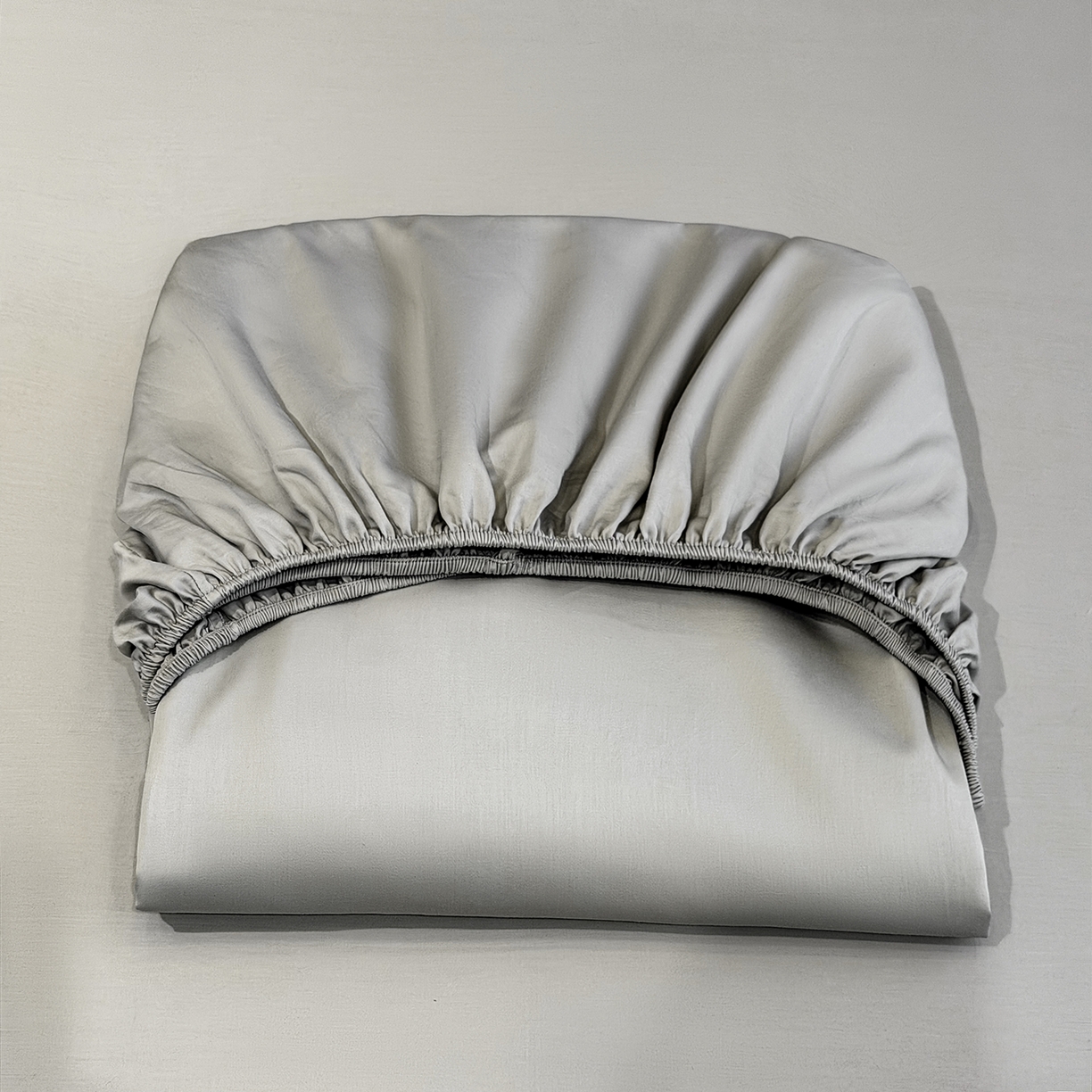 91家纺网 家纺一手货源 找家纺 欣宜家纺 2026春夏新款100支全棉纯棉50x50s贡缎长绒棉纯色素色单品床笠 床笠单件 高级灰