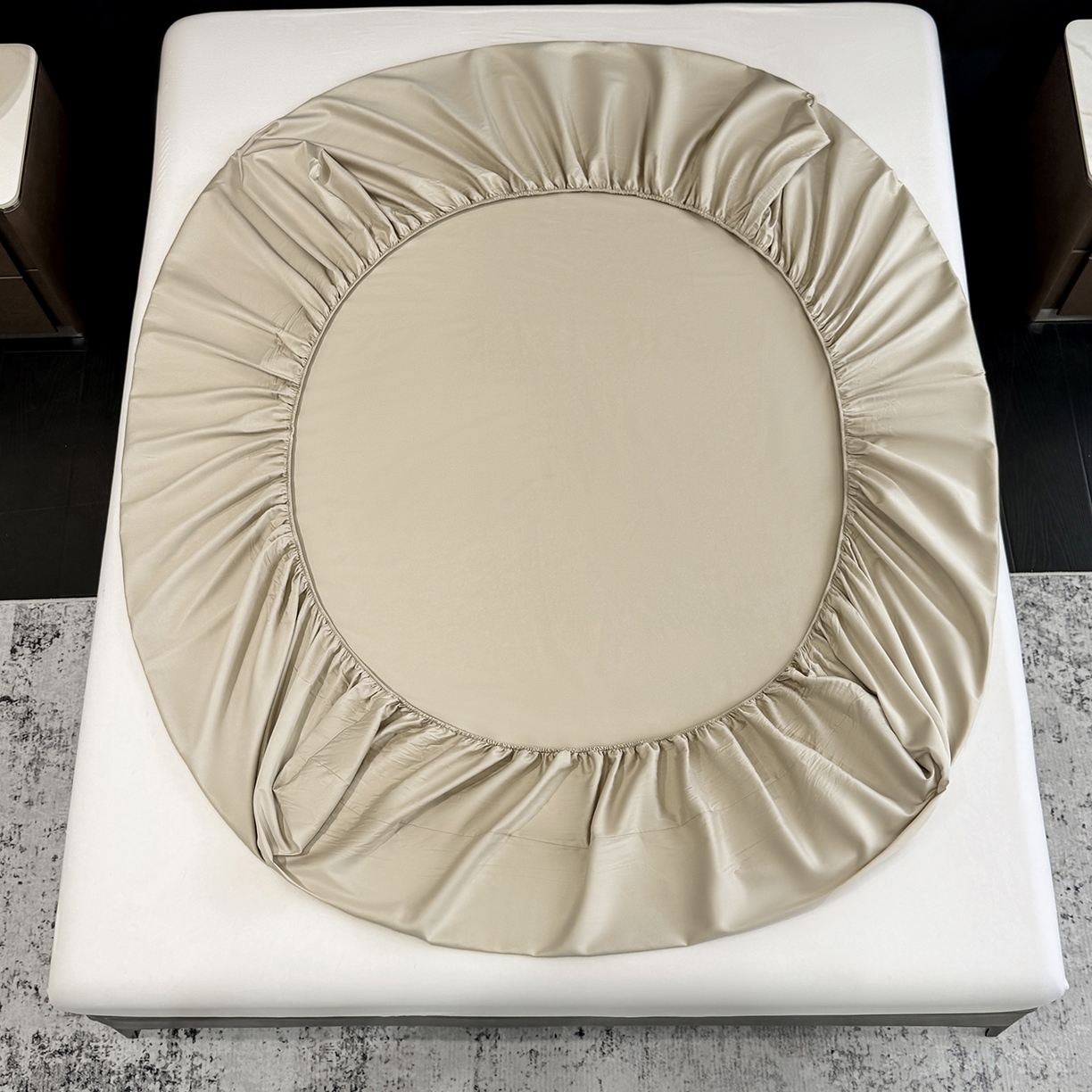 91家纺网 家纺一手货源 找家纺 欣宜家纺 2026春夏新款100支全棉纯棉50x50s贡缎长绒棉纯色素色单品床笠 床笠单件 浅驼