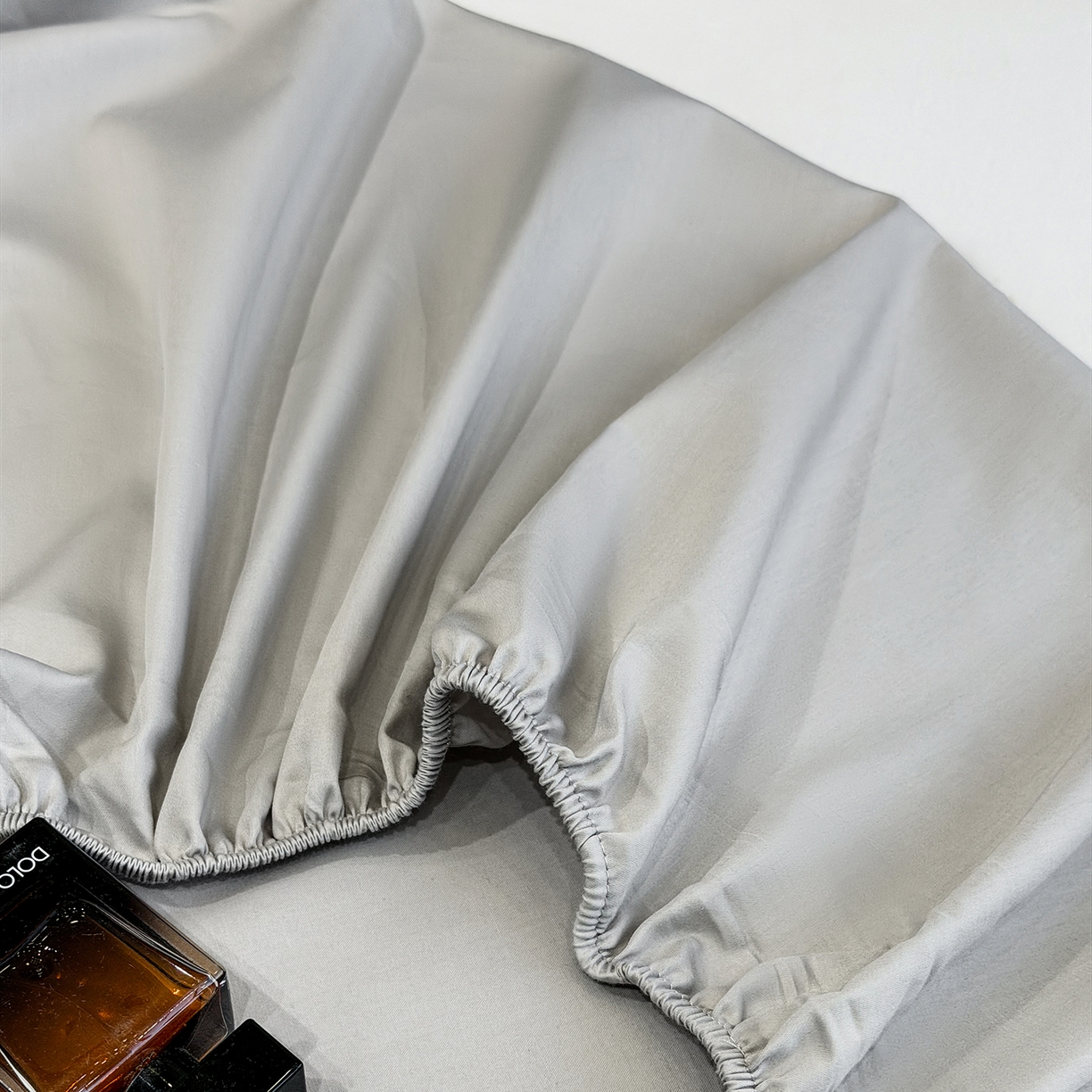 91家纺网 家纺一手货源 找家纺 欣宜家纺 2026春夏新款100支全棉纯棉50x50s贡缎长绒棉纯色素色单品床笠 床笠单件 高级灰