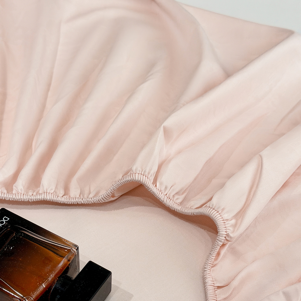 91家纺网 家纺一手货源 找家纺 欣宜家纺 2026春夏新款100支全棉纯棉50x50s贡缎长绒棉纯色素色单品床笠 床笠单件 轻奢粉