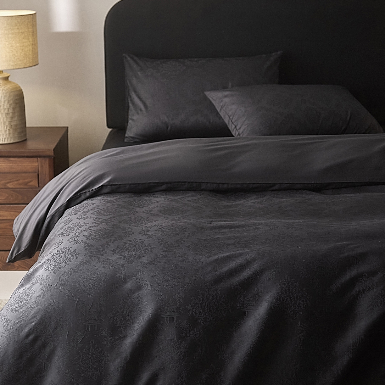 91家纺网 家纺一手货源 找家纺 ONE TWO ONE 121 【会员-20】 【控价商品】【提供买家秀】  2026新款100s50支长绒棉全棉床上用品提花四件套 微风知韵-茶墨