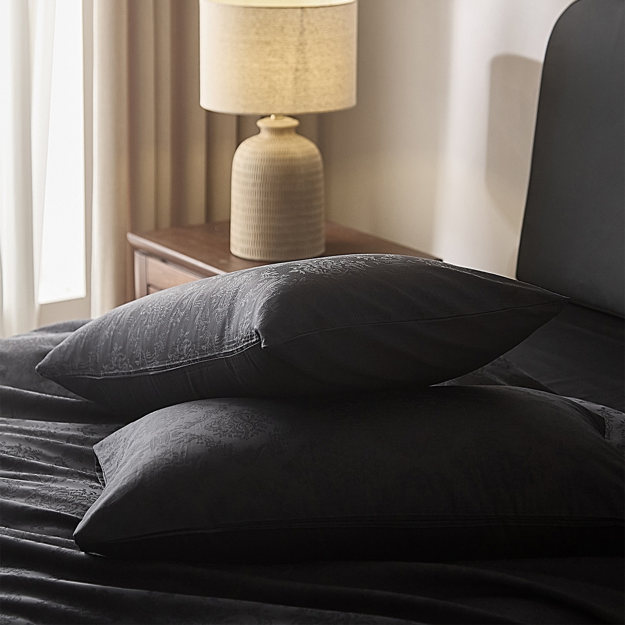 91家纺网 家纺一手货源 找家纺 ONE TWO ONE 121 【会员-20】 【控价商品】【提供买家秀】  2026新款100s50支长绒棉全棉床上用品提花四件套 微风知韵-茶墨