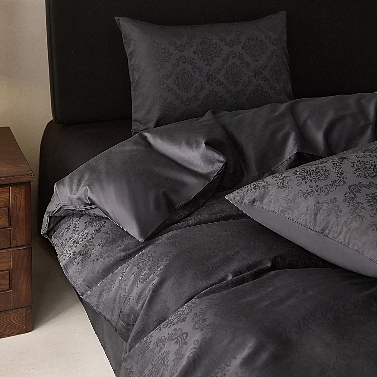 91家纺网 家纺一手货源 找家纺 ONE TWO ONE 121 【会员-20】 【控价商品】【提供买家秀】  2026新款100s50支长绒棉全棉床上用品提花四件套 微风知韵-茶墨