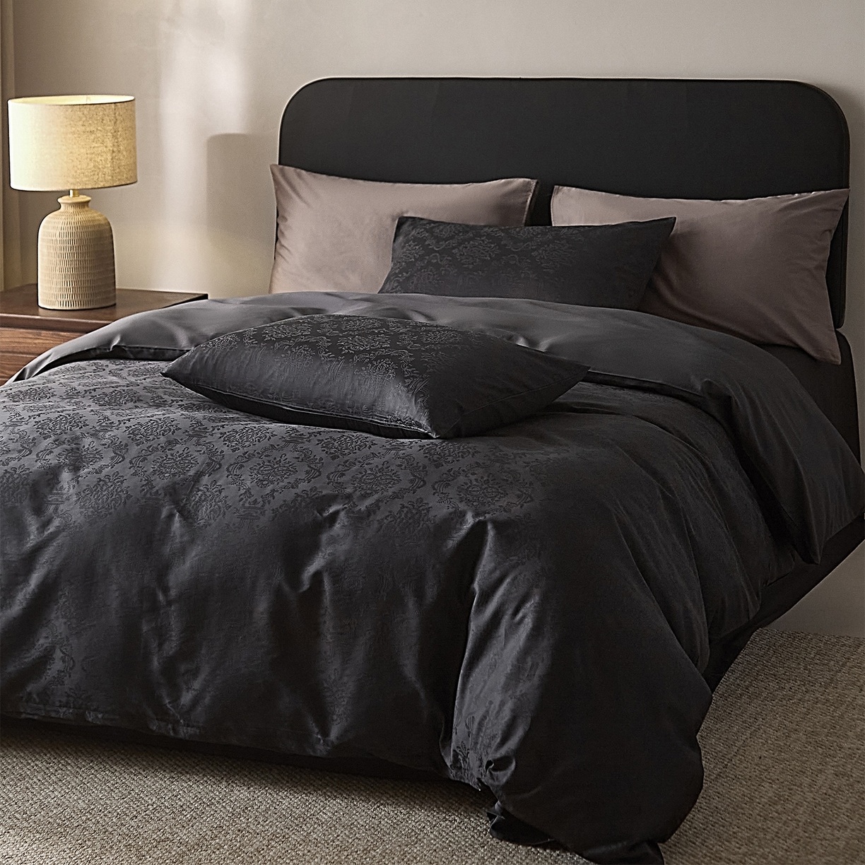 91家纺网 家纺一手货源 找家纺 ONE TWO ONE 121 【会员-20】 【控价商品】【提供买家秀】  2026新款100s50支长绒棉全棉床上用品提花四件套 微风知韵-茶墨