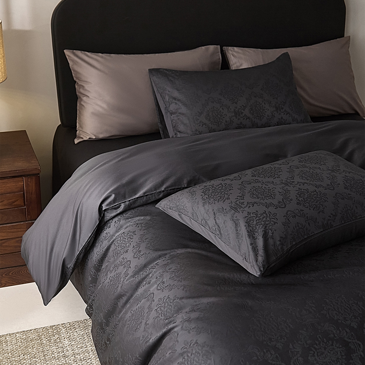 91家纺网 家纺一手货源 找家纺 ONE TWO ONE 121 【会员-20】 【控价商品】【提供买家秀】  2026新款100s50支长绒棉全棉床上用品提花四件套 微风知韵-茶墨