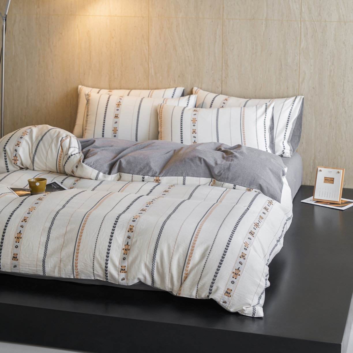 91家纺网 家纺一手货源 找家纺 如一 2026新款全棉纯棉水洗棉卡通色织大提花四件套 甜点熊-灰咖