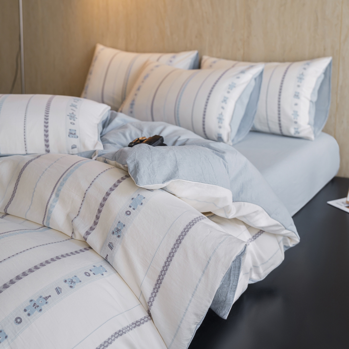 91家纺网 家纺一手货源 找家纺 如一 2026新款全棉纯棉水洗棉卡通色织大提花四件套 甜点熊-蓝灰