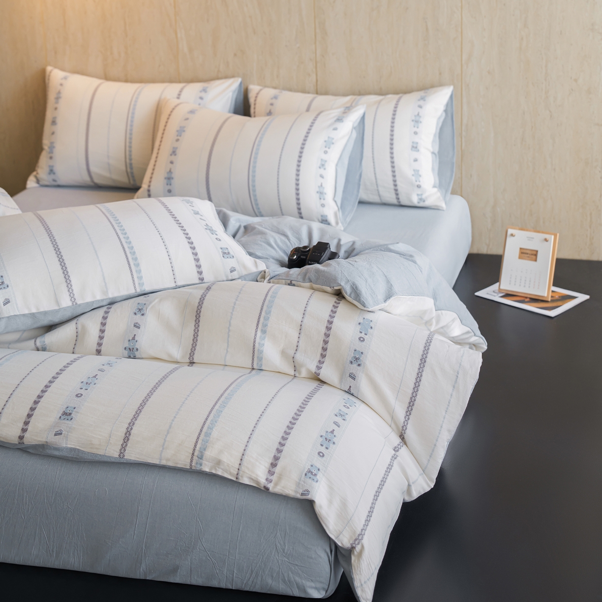 91家纺网 家纺一手货源 找家纺 如一 2026新款全棉纯棉水洗棉卡通色织大提花四件套 甜点熊-蓝灰