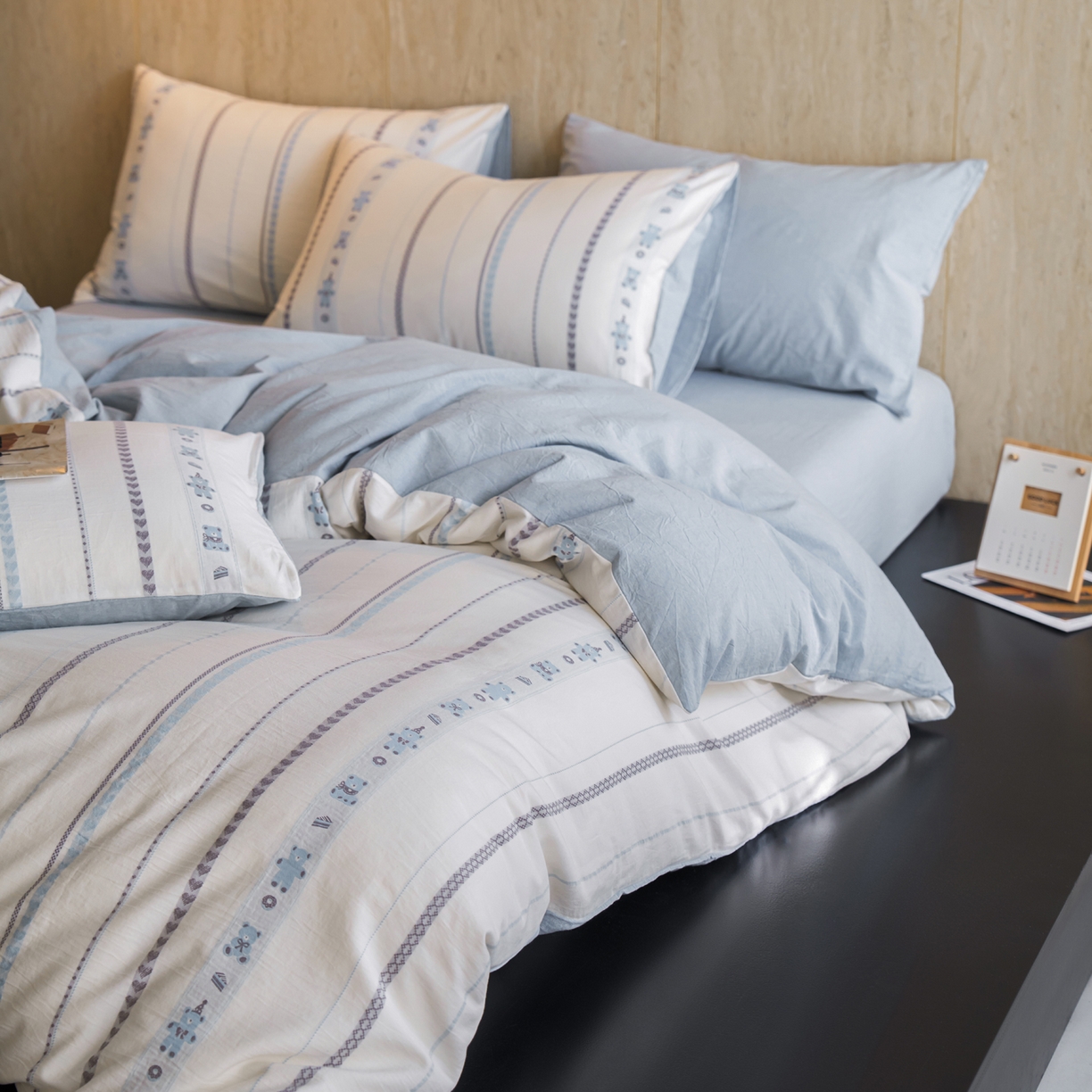 91家纺网 家纺一手货源 找家纺 如一 2026新款全棉纯棉水洗棉卡通色织大提花四件套 甜点熊-蓝灰