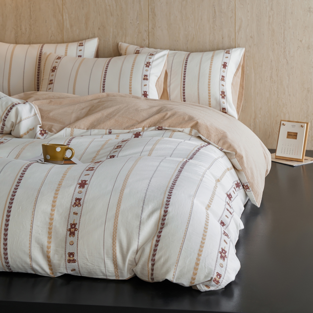 91家纺网 家纺一手货源 找家纺 如一 2026新款全棉纯棉水洗棉卡通色织大提花四件套 甜点熊-杏咖