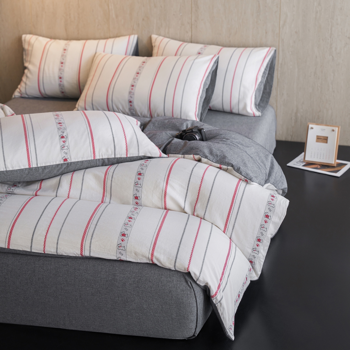 91家纺网 家纺一手货源 找家纺 如一 2026新款全棉纯棉水洗棉卡通色织大提花四件套 雪纳瑞-黑红