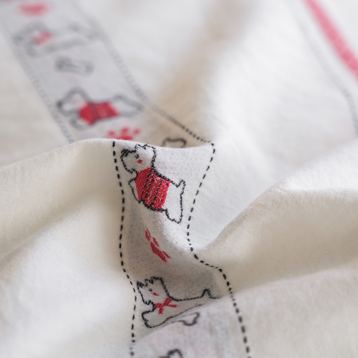 91家纺网 家纺一手货源 找家纺 如一 2026新款全棉纯棉水洗棉卡通色织大提花四件套 雪纳瑞-黑红