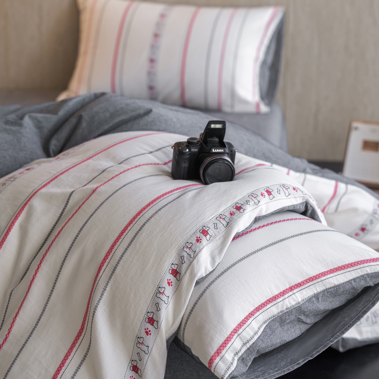 91家纺网 家纺一手货源 找家纺 如一 2026新款全棉纯棉水洗棉卡通色织大提花四件套 雪纳瑞-黑红