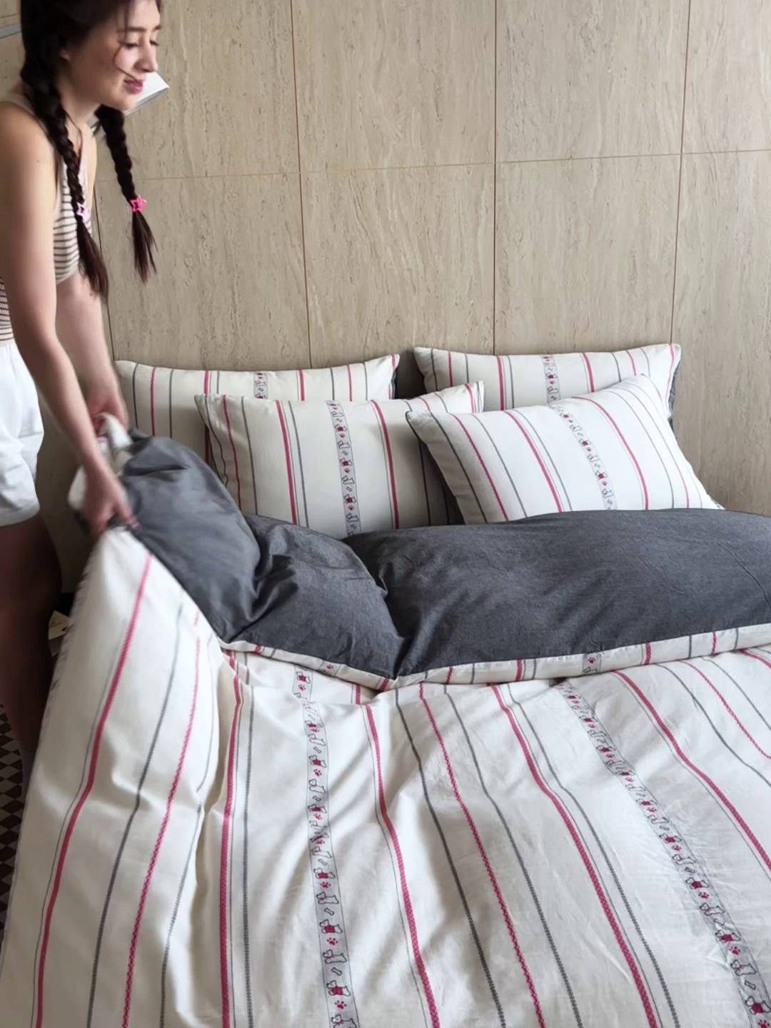 91家纺网 家纺一手货源 找家纺 如一 2026新款全棉纯棉水洗棉卡通色织大提花四件套 雪纳瑞-黑红